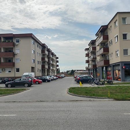 Road Warriors Apartment Суботица Экстерьер фото