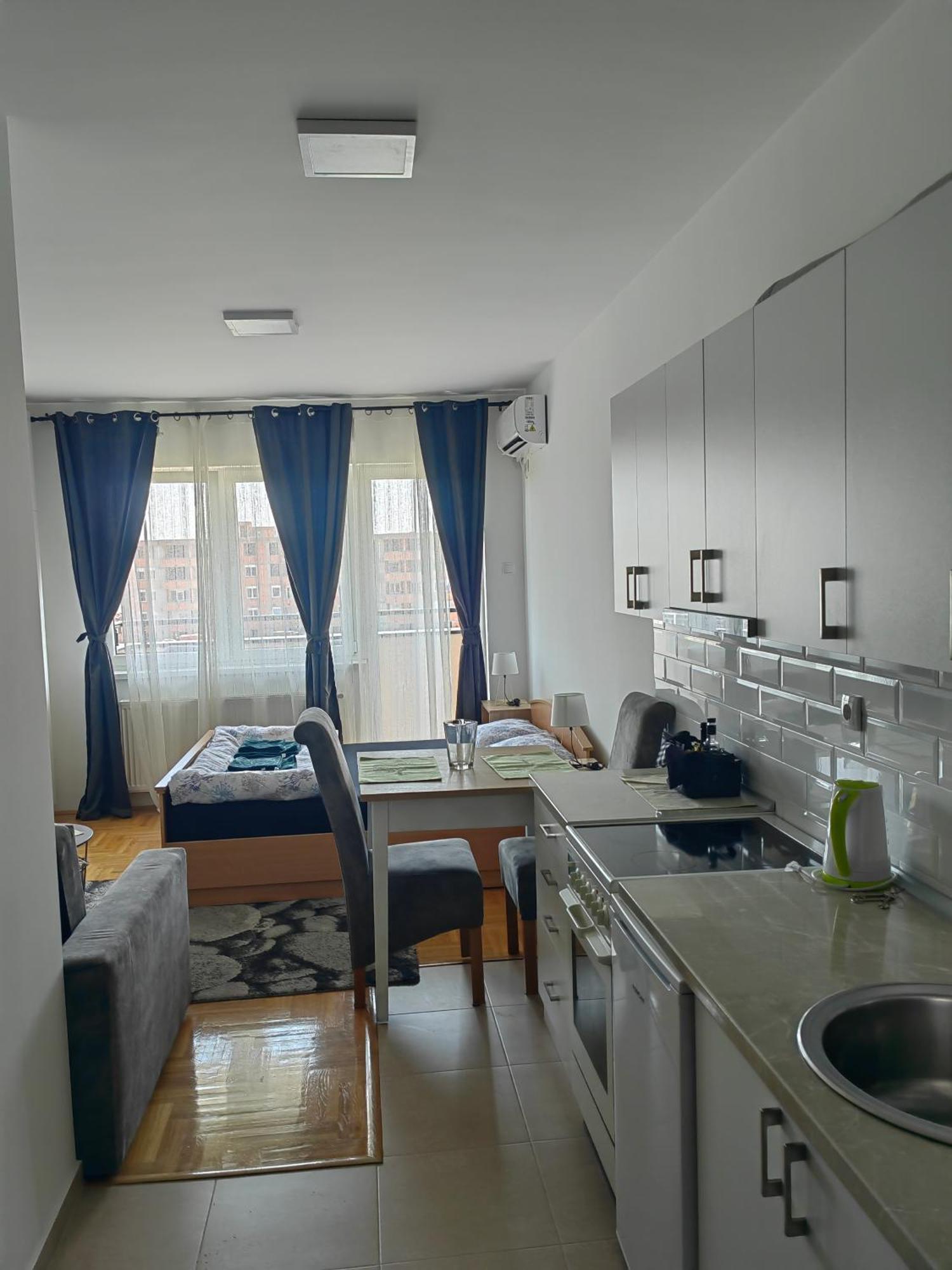 Road Warriors Apartment Суботица Экстерьер фото